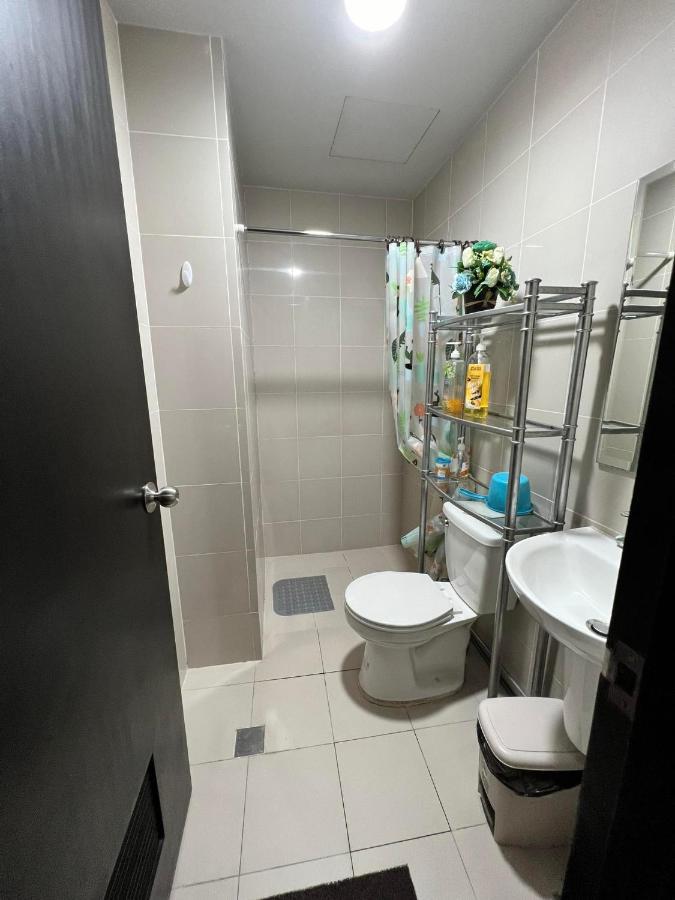 Manhattan Heights Towerb In Araneta Cubao 5Mins Walk To Smart Araneta Lejlighedshotel Manila Eksteriør billede